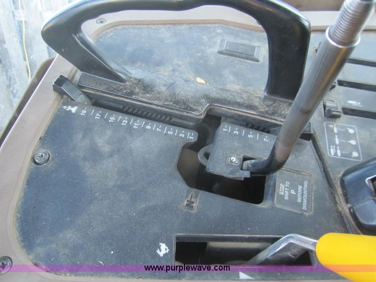 image for item B5668 1998 John Deere 7810 tractor