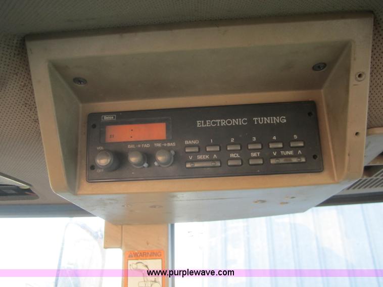 image for item B5668 1998 John Deere 7810 tractor