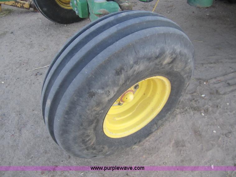 image for item B5668 1998 John Deere 7810 tractor