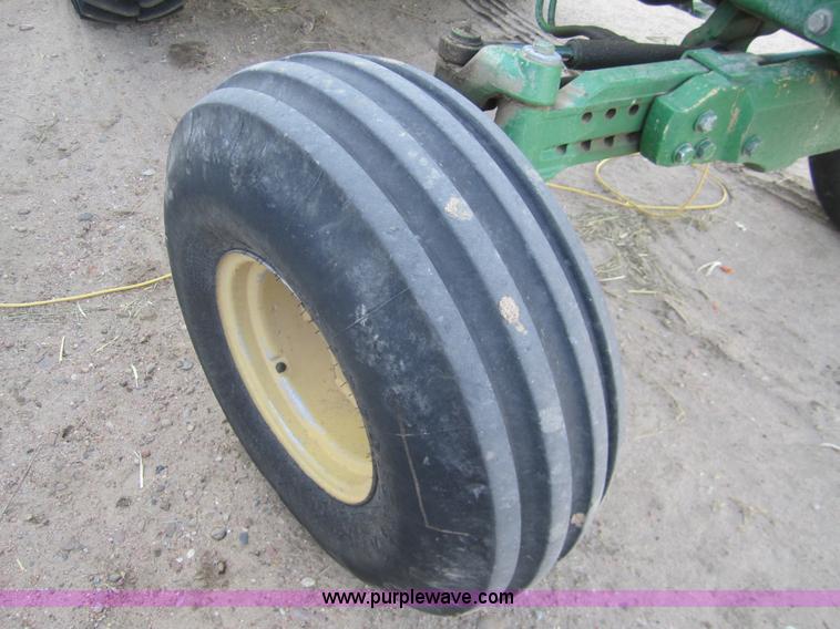 image for item B5668 1998 John Deere 7810 tractor