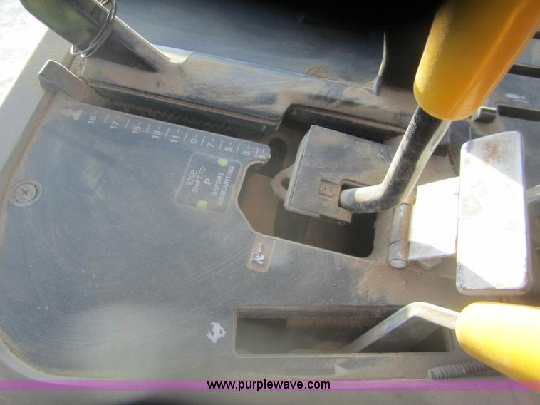 image for item B5671 1998 John Deere 7810 MFWD tractor