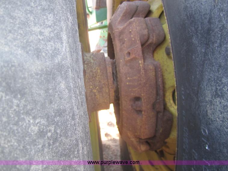 image for item B5671 1998 John Deere 7810 MFWD tractor