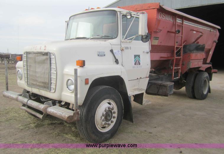 image for item B5672 1984 Ford 8000 feed truck