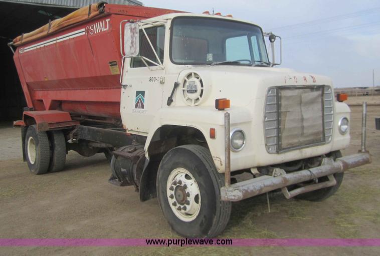 image for item B5672 1984 Ford 8000 feed truck