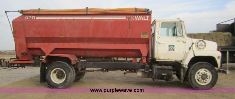 image for item B5672 1984 Ford 8000 feed truck