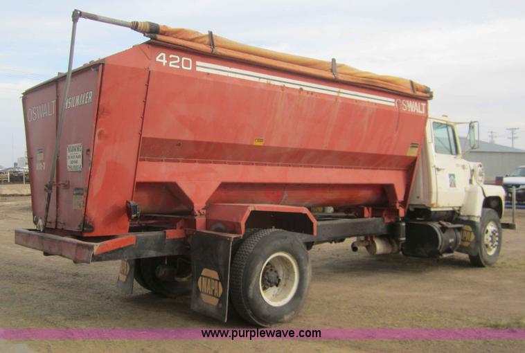 image for item B5672 1984 Ford 8000 feed truck