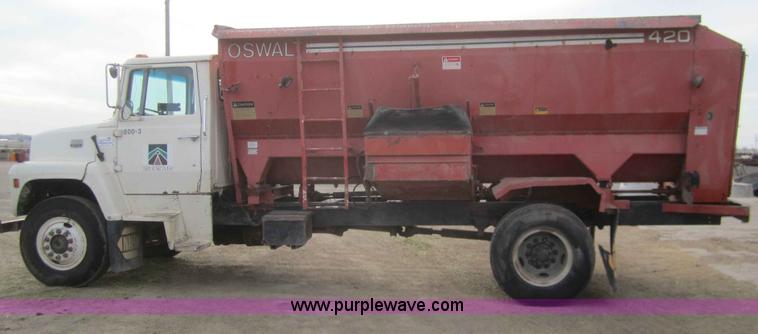 image for item B5672 1984 Ford 8000 feed truck