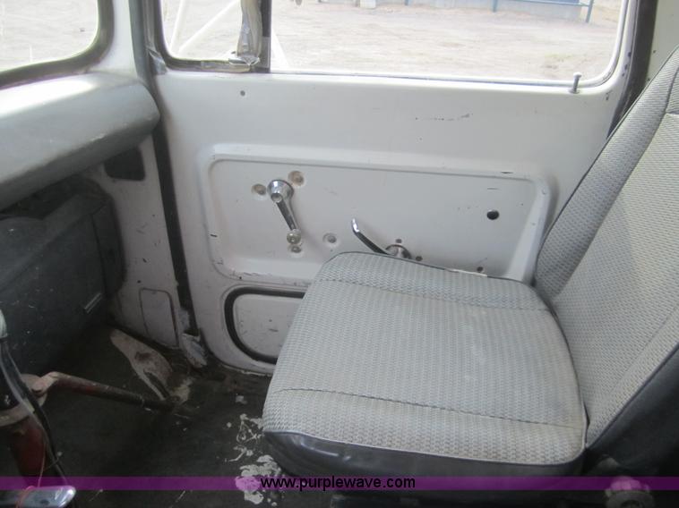 image for item B5672 1984 Ford 8000 feed truck