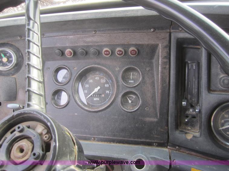 image for item B5672 1984 Ford 8000 feed truck