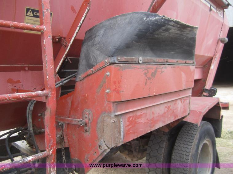 image for item B5672 1984 Ford 8000 feed truck