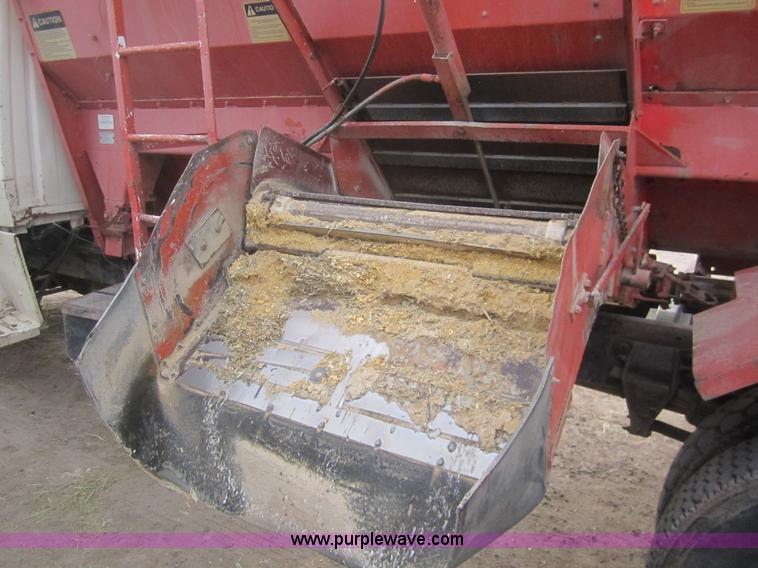 image for item B5672 1984 Ford 8000 feed truck