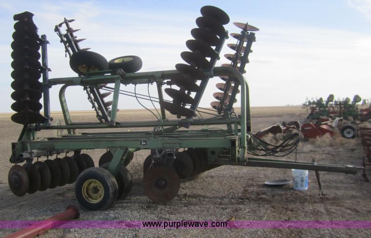image for item B5687 John Deere 26' disk