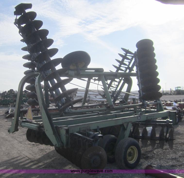 image for item B5687 John Deere 26' disk