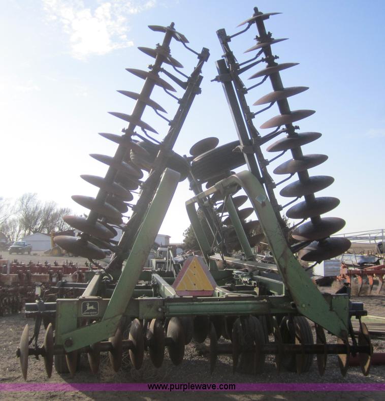 image for item B5687 John Deere 26' disk