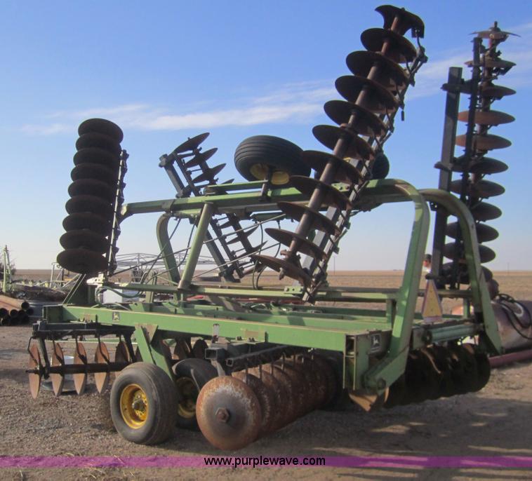 image for item B5687 John Deere 26' disk
