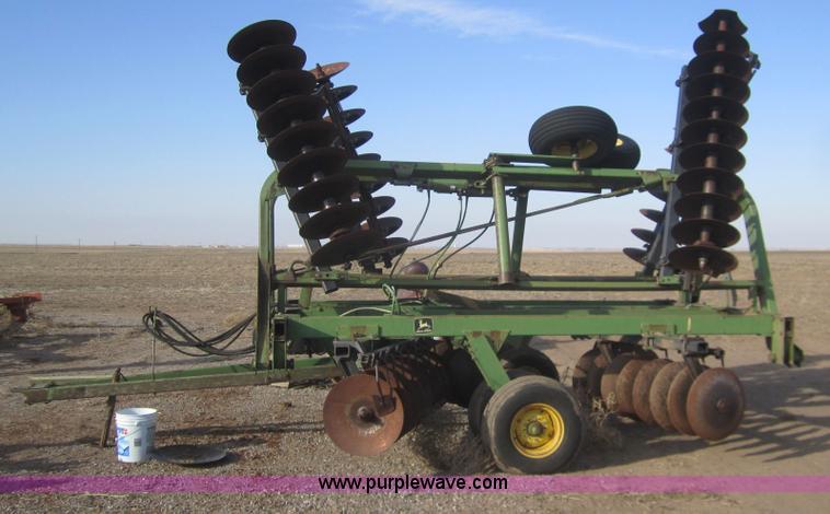 image for item B5687 John Deere 26' disk