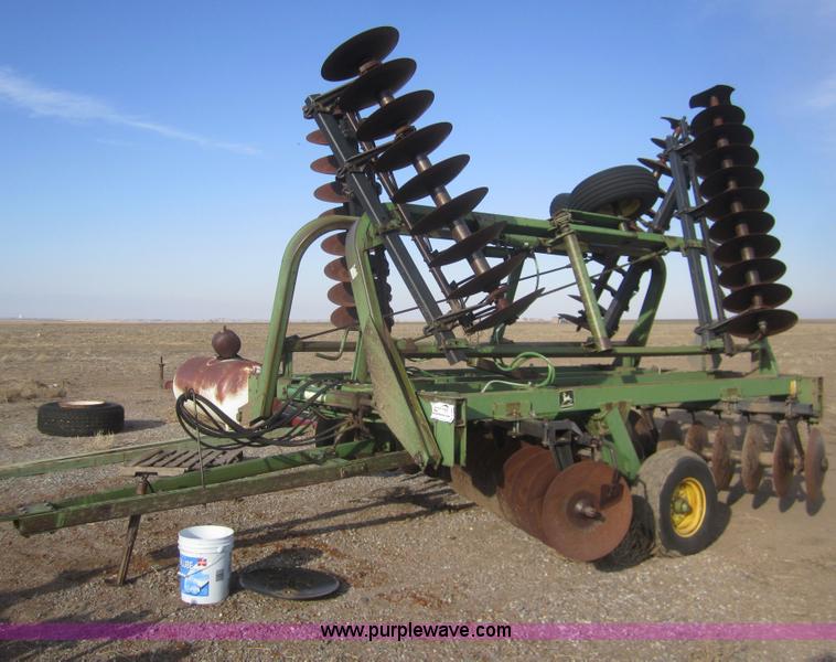 image for item B5687 John Deere 26' disk