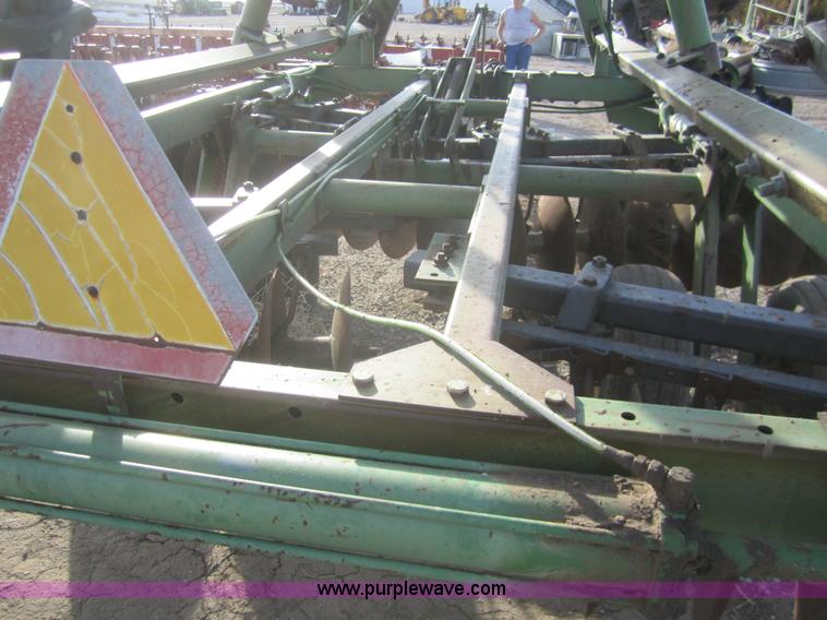 image for item B5687 John Deere 26' disk