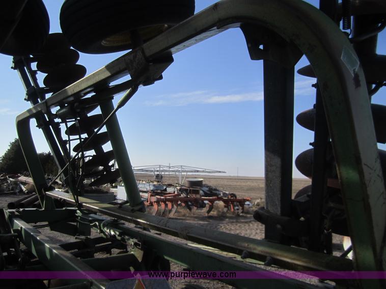 image for item B5687 John Deere 26' disk