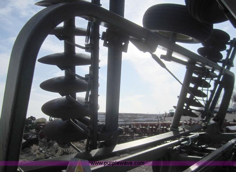 image for item B5687 John Deere 26' disk