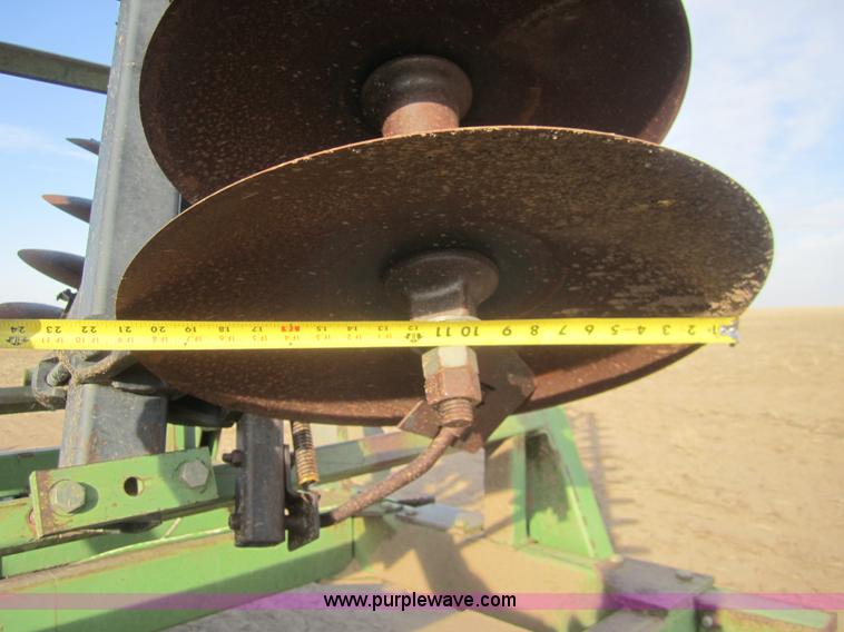 image for item B5687 John Deere 26' disk