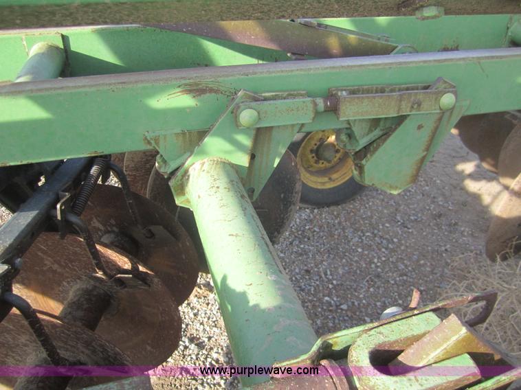 image for item B5687 John Deere 26' disk