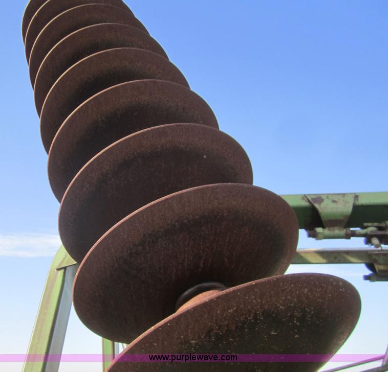 image for item B5687 John Deere 26' disk