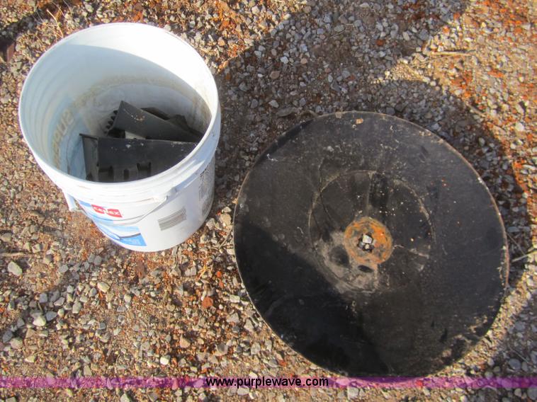 image for item B5687 John Deere 26' disk