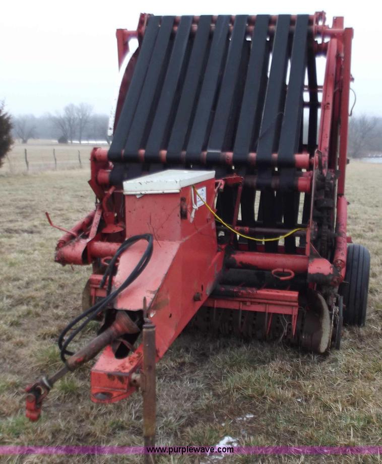 image for item B6249 Hesston 5800 round baler