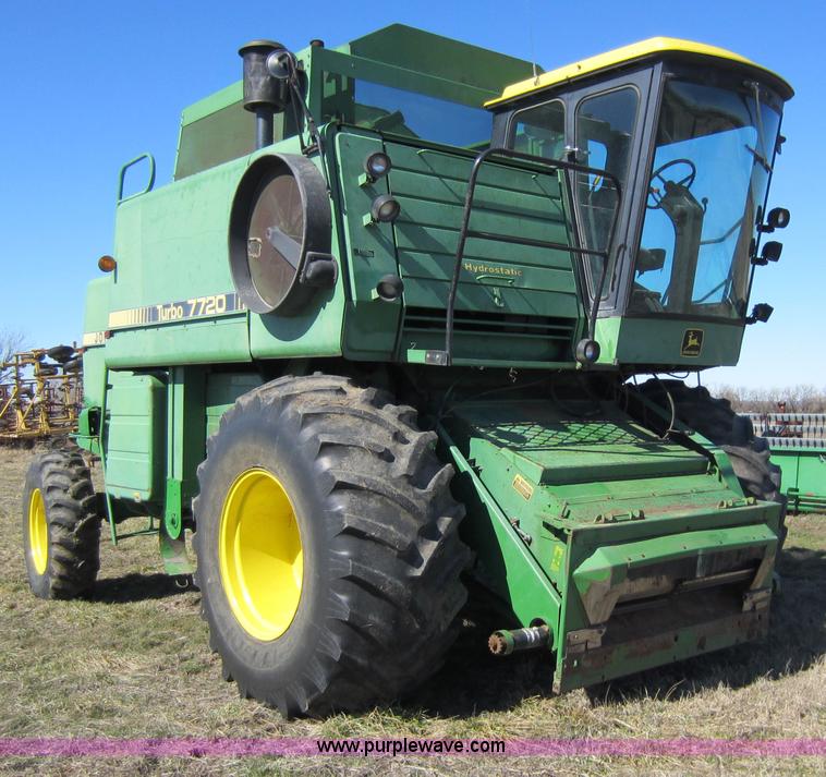 image for item C5316 1981 John Deere 7720 combine