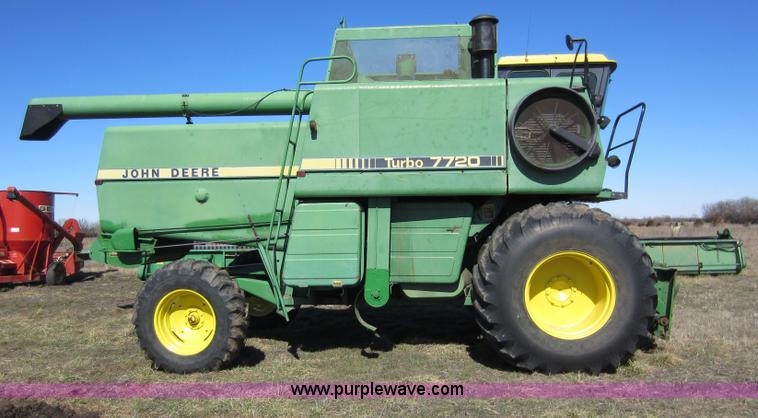 image for item C5316 1981 John Deere 7720 combine