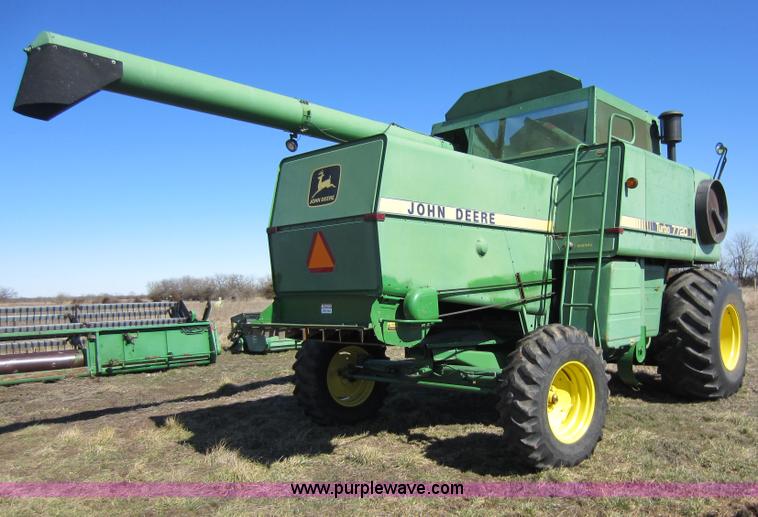 image for item C5316 1981 John Deere 7720 combine