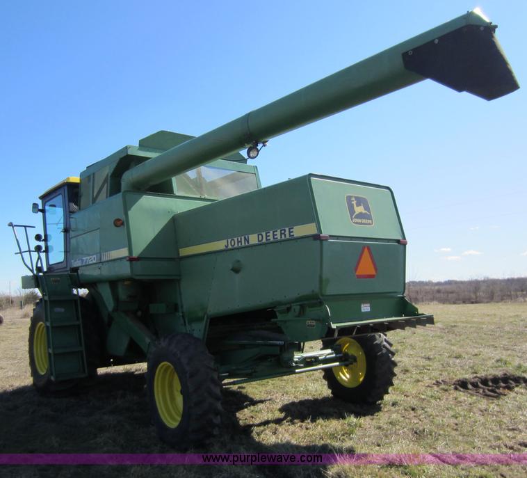 image for item C5316 1981 John Deere 7720 combine
