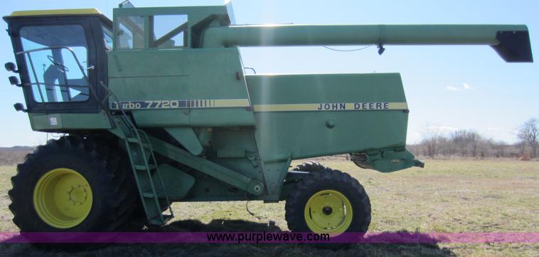 image for item C5316 1981 John Deere 7720 combine