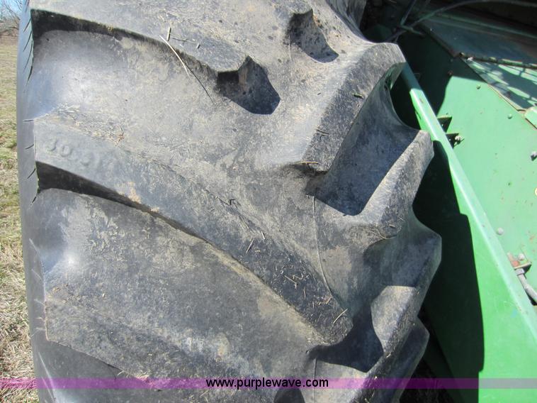 image for item C5316 1981 John Deere 7720 combine