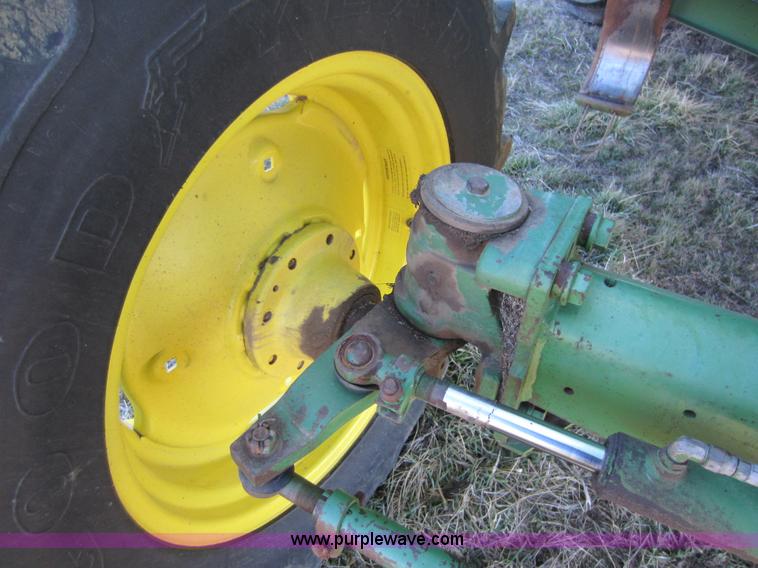 image for item C5316 1981 John Deere 7720 combine