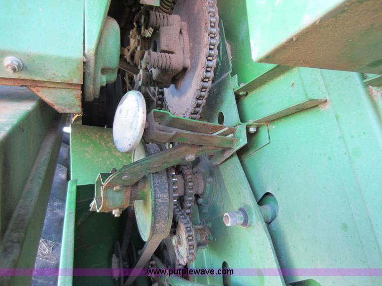 image for item C5316 1981 John Deere 7720 combine