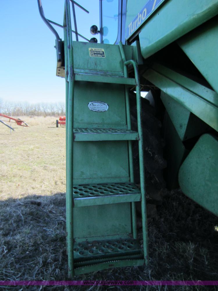 image for item C5316 1981 John Deere 7720 combine