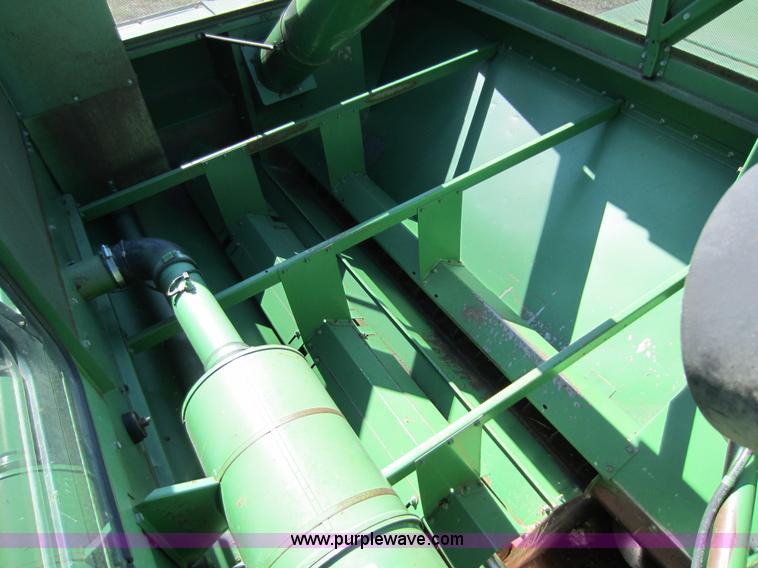 image for item C5316 1981 John Deere 7720 combine