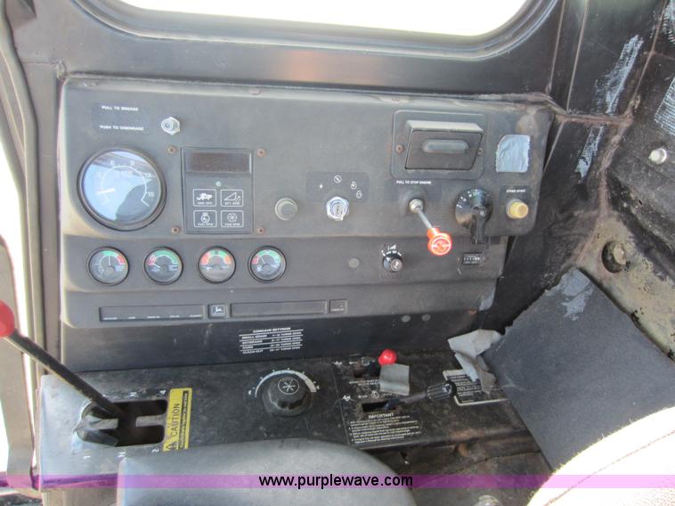 image for item C5316 1981 John Deere 7720 combine