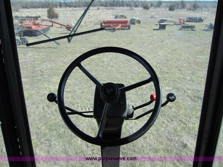 image for item C5316 1981 John Deere 7720 combine