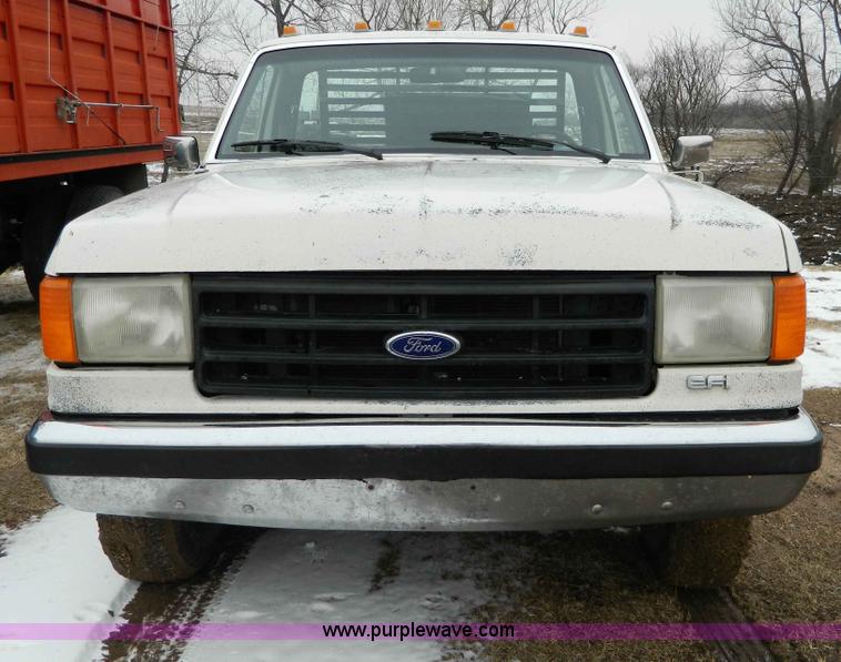 image for item D8769 1988 Ford F-350 Custom flat bed truck