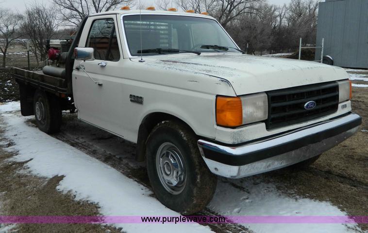image for item D8769 1988 Ford F-350 Custom flat bed truck