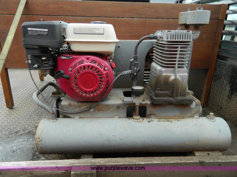 image for item D8769 1988 Ford F-350 Custom flat bed truck