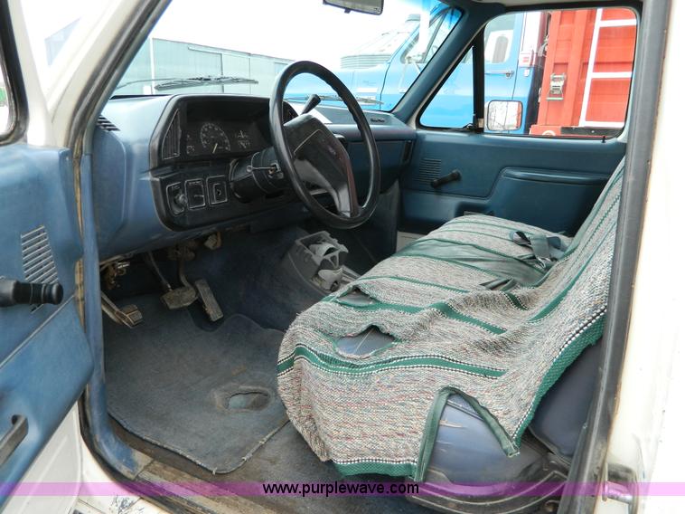 image for item D8769 1988 Ford F-350 Custom flat bed truck