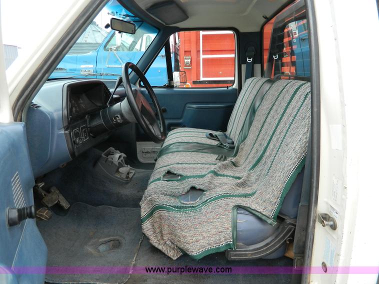 image for item D8769 1988 Ford F-350 Custom flat bed truck