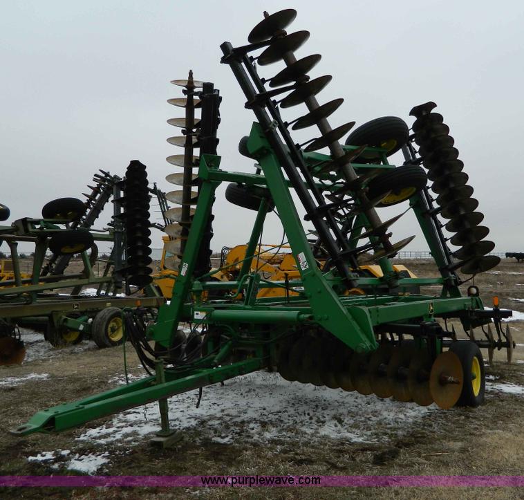 image for item D8771 John Deere 235 32' disk