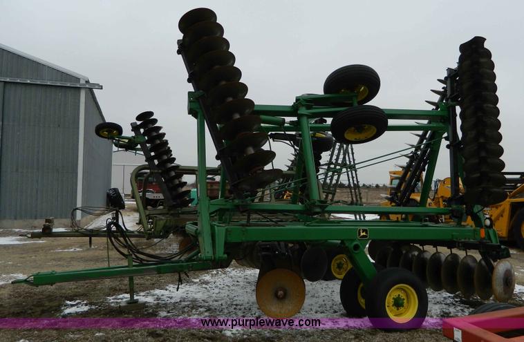 image for item D8771 John Deere 235 32' disk