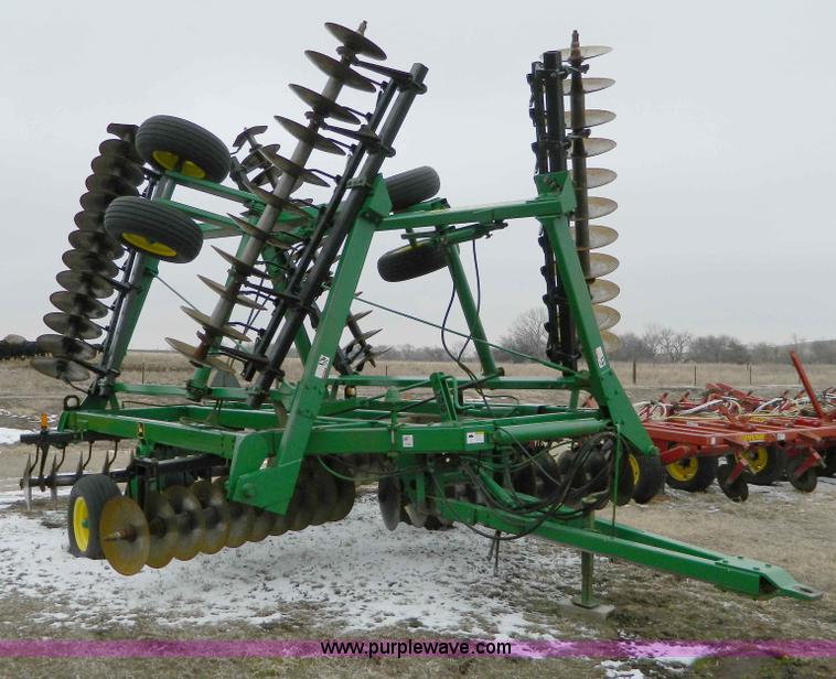 image for item D8771 John Deere 235 32' disk