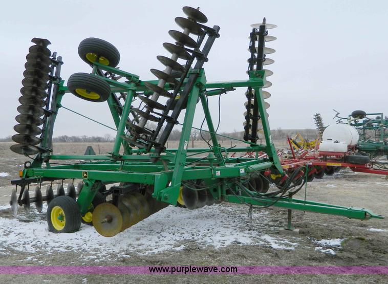 image for item D8771 John Deere 235 32' disk